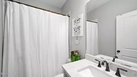 Bath - 1717 W Keenlan Dr, Hernando, MS 38632 photo 1 of 6