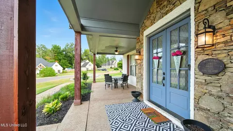 Exterior - 1717 W Keenlan Dr, Hernando, MS 38632 photo 5 of 18