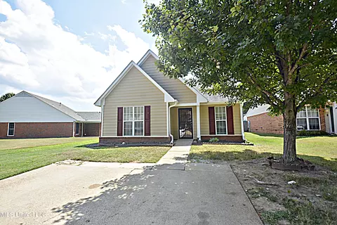 1215 N Payton Dr, Southaven, MS 38671