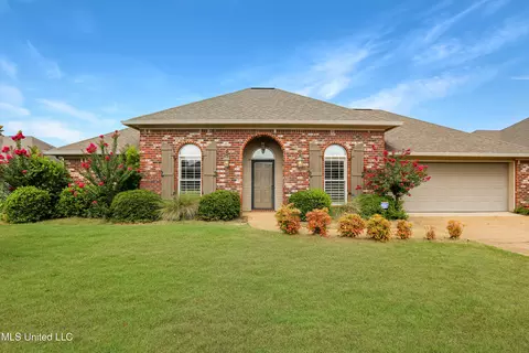 714 Clubhouse Dr, Pearl, MS 39208