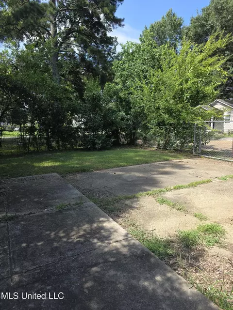 Exterior - 539 Erie St, Jackson, MS 39203 photo 3 of 4