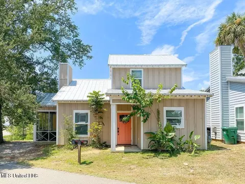 404 S Toulme St, Bay Saint Louis, MS 39520