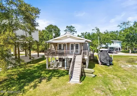 4131 20th Ave, Bay Saint Louis, MS 39520