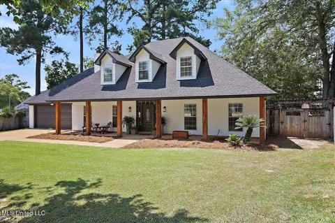 430 Bay Pointe Cir, Brandon, MS 39047