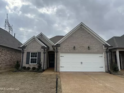 335 Flower Garden Dr, Southaven, MS 38671