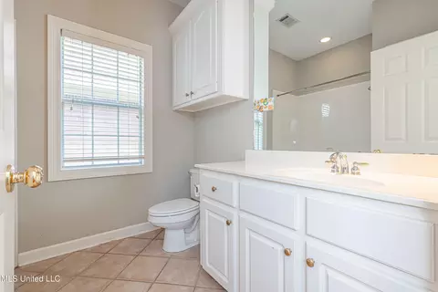 Bath - 5984 Libby Ln, Jackson, MS 39211 photo 2 of 8