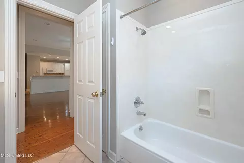 Bath - 5984 Libby Ln, Jackson, MS 39211 photo 1 of 8