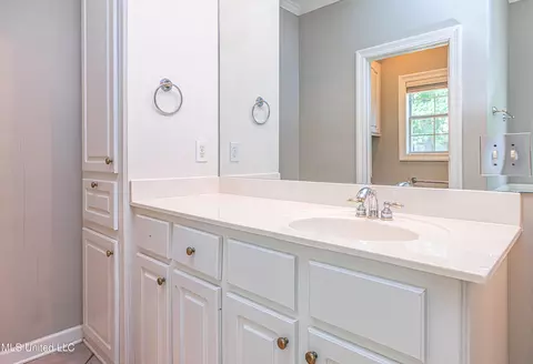 Bath - 5984 Libby Ln, Jackson, MS 39211 photo 5 of 8