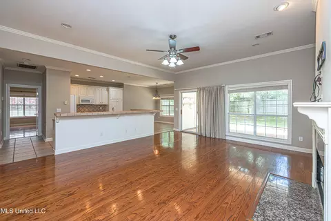 Living - 5984 Libby Ln, Jackson, MS 39211 photo 1 of 5