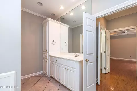 Bath - 5984 Libby Ln, Jackson, MS 39211 photo 7 of 8