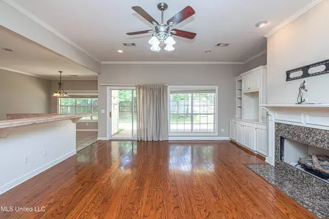 Living - 5984 Libby Ln, Jackson, MS 39211 photo 3 of 5