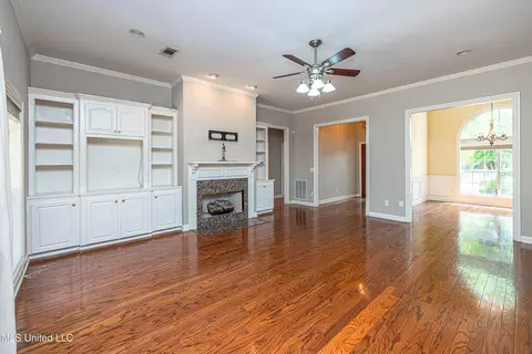 Living - 5984 Libby Ln, Jackson, MS 39211 photo 5 of 5