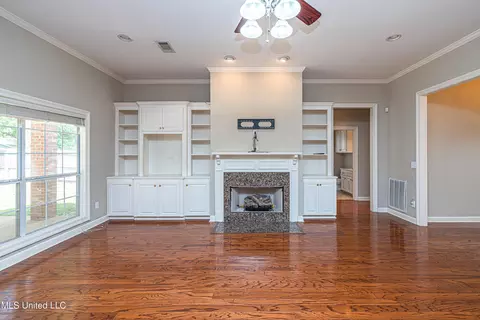 Living - 5984 Libby Ln, Jackson, MS 39211 photo 2 of 5
