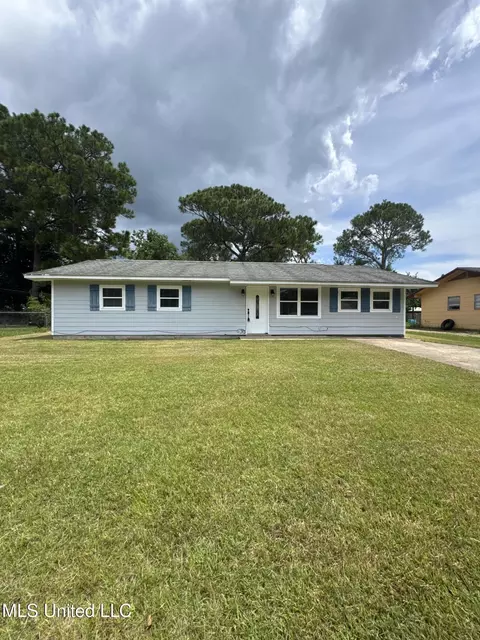 6608 Columbus Cir, Ocean Springs, MS 39564