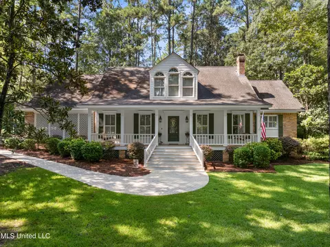22 Canebrake Blvd, Hattiesburg, MS 39402