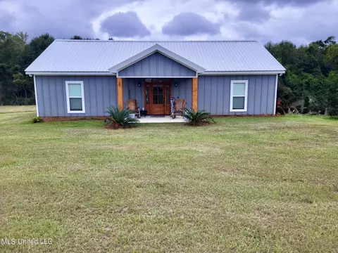 37 Theodore Dr, Poplarville, MS 39470