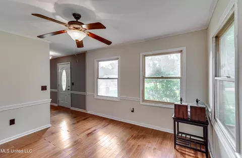 Living - 223 Haddon Cir, Brandon, MS 39047 photo 1 of 8