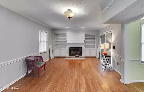 Living - 223 Haddon Cir, Brandon, MS 39047 photo 5 of 8