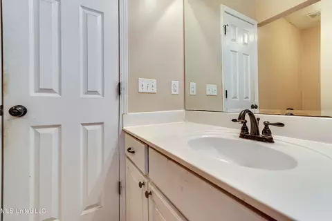 Bath - 223 Haddon Cir, Brandon, MS 39047 photo 3 of 7