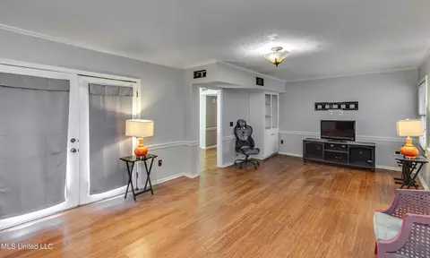 Living - 223 Haddon Cir, Brandon, MS 39047 photo 7 of 8