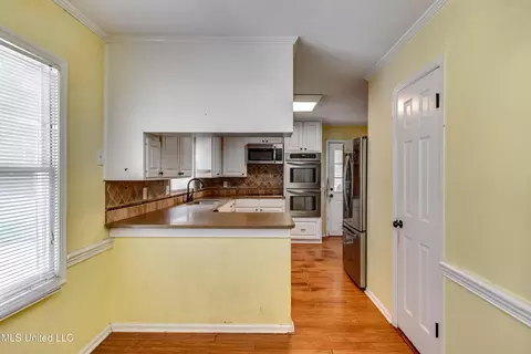 Kitchen - 223 Haddon Cir, Brandon, MS 39047 photo 2 of 8