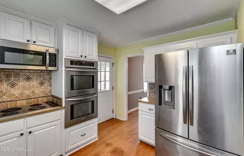 Kitchen - 223 Haddon Cir, Brandon, MS 39047 photo 7 of 8