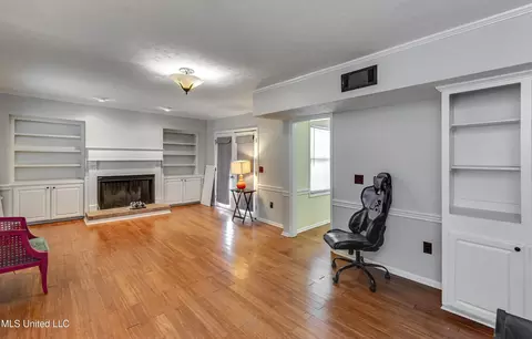 Living - 223 Haddon Cir, Brandon, MS 39047 photo 6 of 8