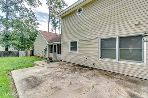 Exterior - 223 Haddon Cir, Brandon, MS 39047 photo 12 of 17
