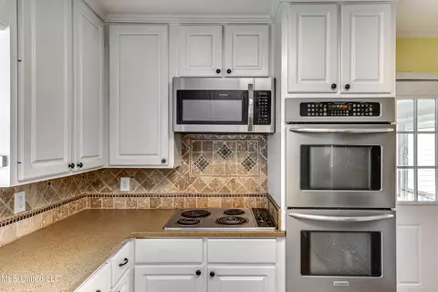 Kitchen - 223 Haddon Cir, Brandon, MS 39047 photo 6 of 8