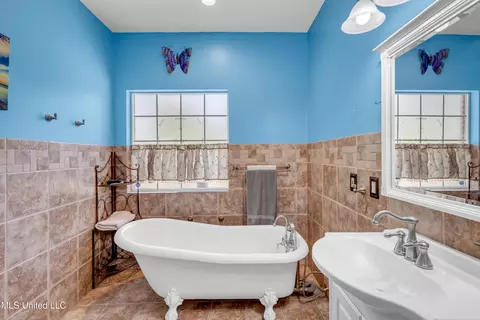 Bath - 5701 Juniper Dr, Vancleave, MS 39565 photo 1 of 2