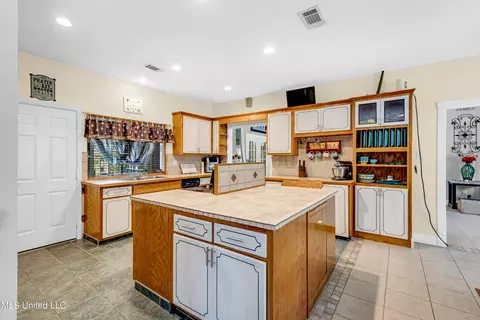 Kitchen - 5701 Juniper Dr, Vancleave, MS 39565 photo 2 of 5