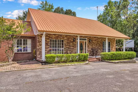 5701 Juniper Dr, Vancleave, MS 39565