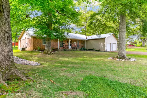 1118 Gunter Rd, Florence, MS 39073