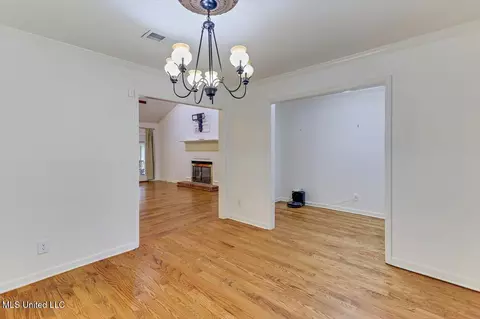 Dining - 104 Hunter Ct, Madison, MS 39110 photo 2 of 2