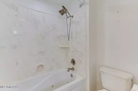 Bath - 104 Hunter Ct, Madison, MS 39110 photo 2 of 3
