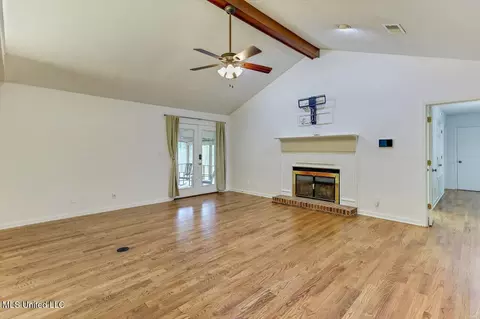 Living - 104 Hunter Ct, Madison, MS 39110 photo 4 of 4