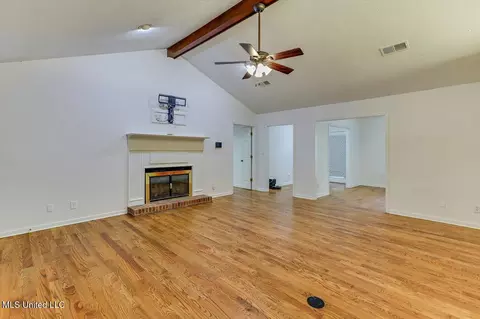 Living - 104 Hunter Ct, Madison, MS 39110 photo 2 of 4