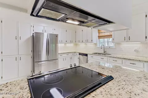 Kitchen - 104 Hunter Ct, Madison, MS 39110 photo 1 of 4