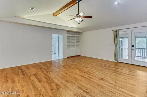 Living - 104 Hunter Ct, Madison, MS 39110 photo 1 of 4