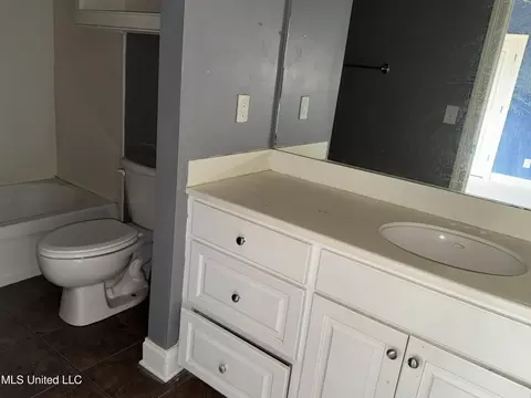 Bath - 103 Rosemont Dr, Brandon, MS 39042 photo 1 of 2