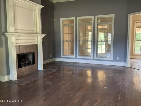 Living - 103 Rosemont Dr, Brandon, MS 39042 photo 1 of 3