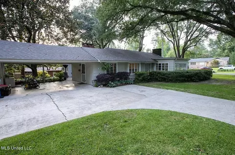 25 Bay Cir, Laurel, MS 39440