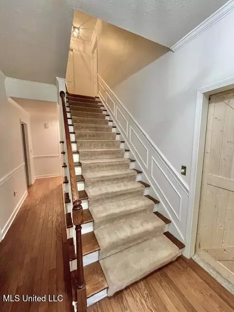 Entry Way - 86 N Crownpointe Dr, Jackson, MS 39211 photo 5 of 6