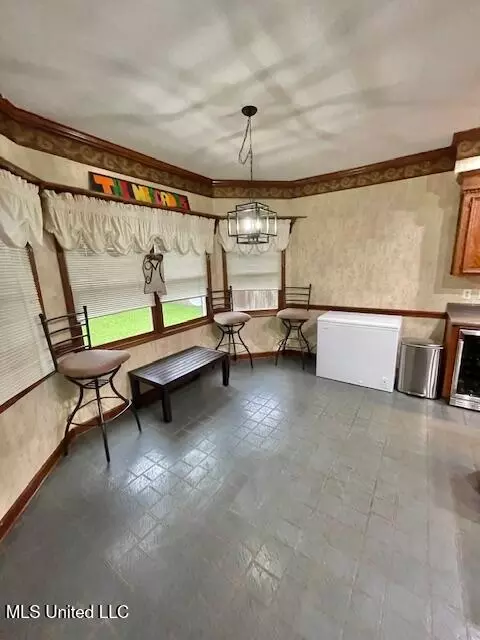 Kitchen - 86 N Crownpointe Dr, Jackson, MS 39211 photo 7 of 8