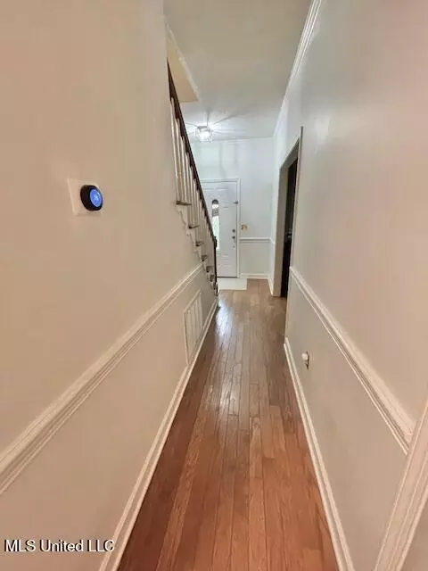 Entry Way - 86 N Crownpointe Dr, Jackson, MS 39211 photo 3 of 6