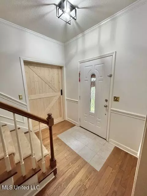 Entry Way - 86 N Crownpointe Dr, Jackson, MS 39211 photo 2 of 6