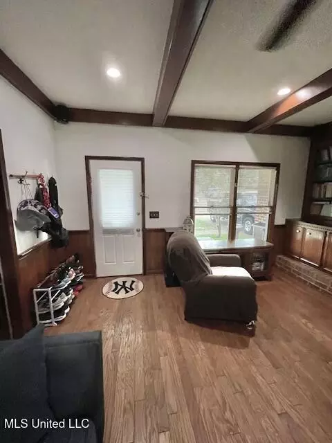 Entry Way - 86 N Crownpointe Dr, Jackson, MS 39211 photo 1 of 6