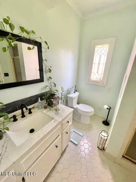 Bath - 86 N Crownpointe Dr, Jackson, MS 39211 photo 4 of 8
