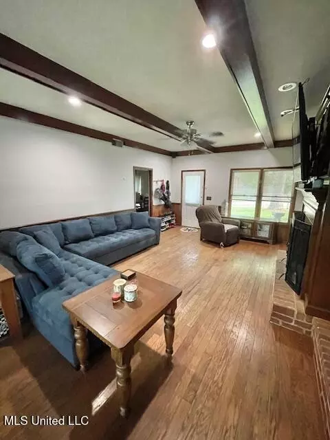Living - 86 N Crownpointe Dr, Jackson, MS 39211 photo 1 of 1