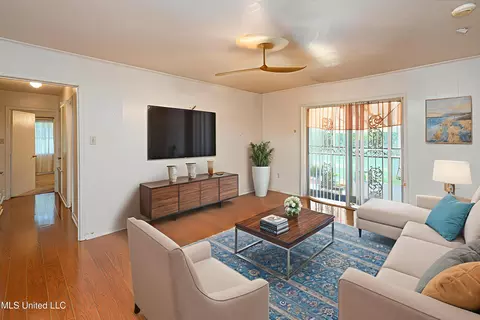 Living - 115 Pine Island Dr, Jackson, MS 39206 photo 4 of 5